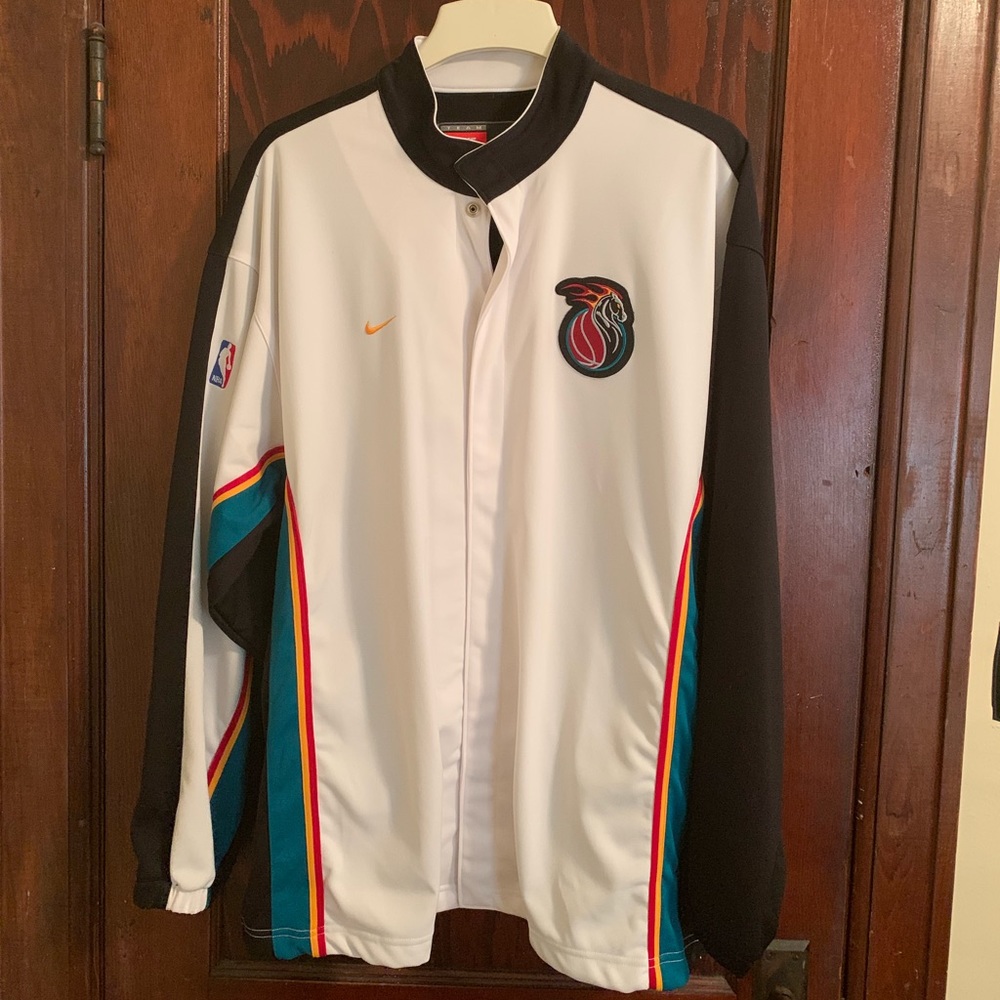 Vintage pistons warm up